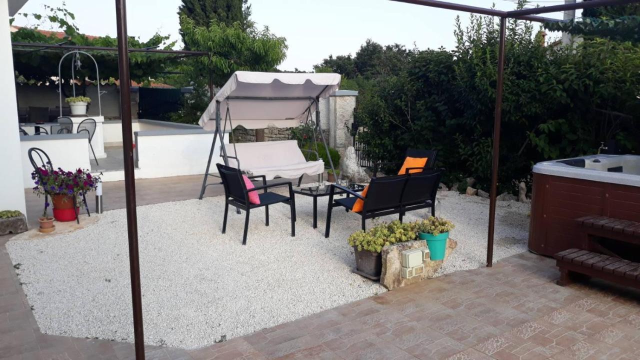 Holiday Home Dioniza วอดิยัน ภายนอก รูปภาพ