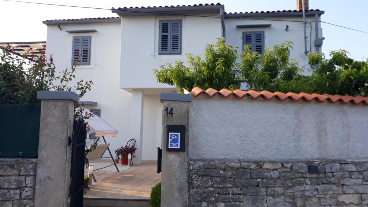 Holiday Home Dioniza วอดิยัน ภายนอก รูปภาพ