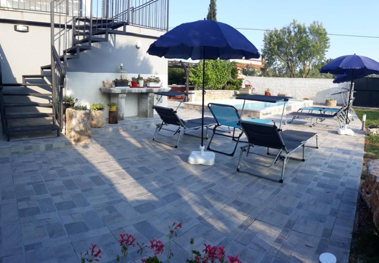 Holiday Home Dioniza วอดิยัน ภายนอก รูปภาพ