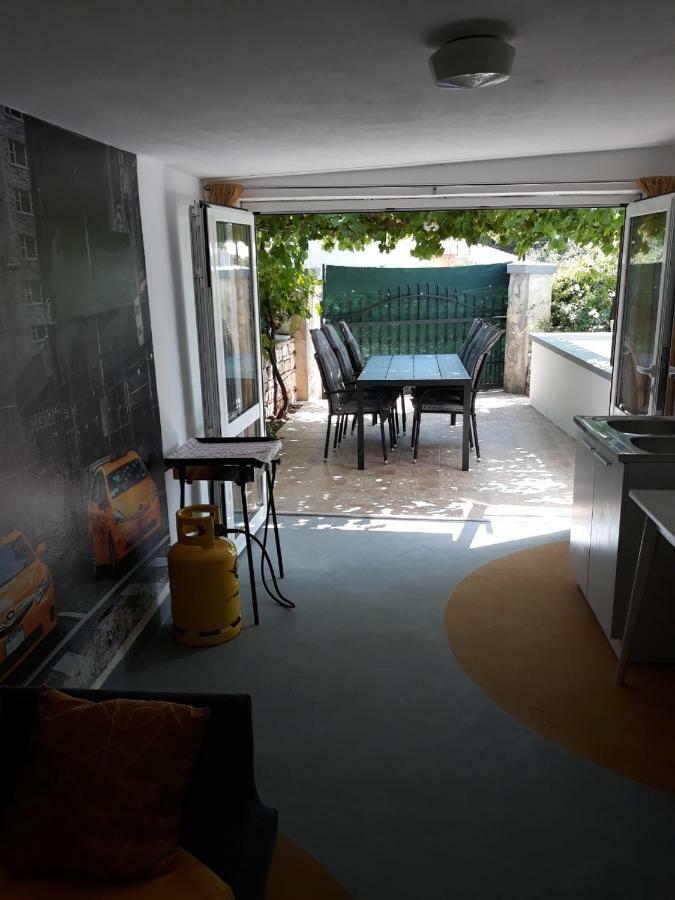 Holiday Home Dioniza วอดิยัน ภายนอก รูปภาพ