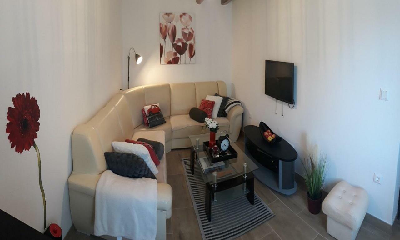 Holiday Home Dioniza วอดิยัน ภายนอก รูปภาพ